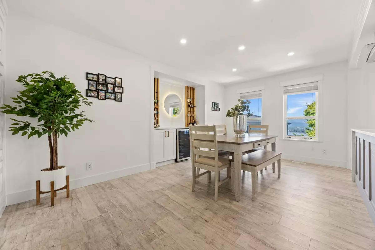 Dining Area Photo of 46645 Sylvan Drive, Chilliwack, BC