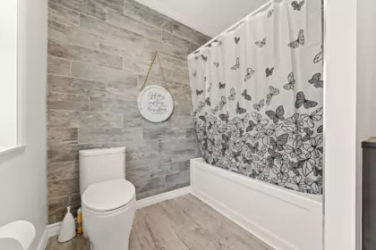 Guest Bathroom Photo of 46645 Sylvan Drive, Chilliwack, BC