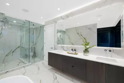 Entry Foyer Photo of 449 Hillcrest Street, West Vancouver, BC