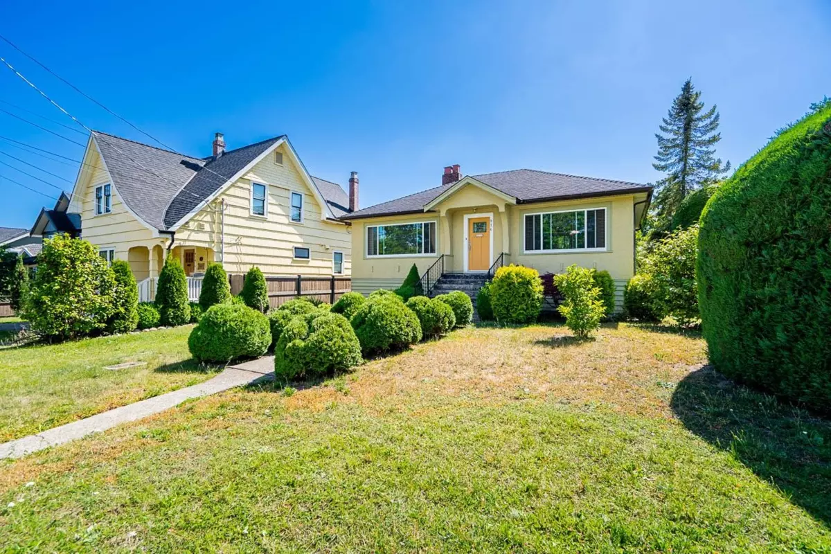 Exterior Rear Photo of 916 Thirteenth Street, New Westminster, BC