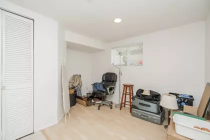 Hallway Photo of 916 Thirteenth Street, New Westminster, BC