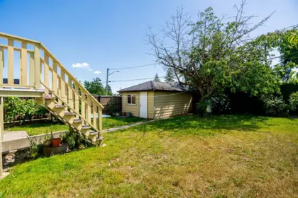 Hot Tub / Spa Photo of 916 Thirteenth Street, New Westminster, BC