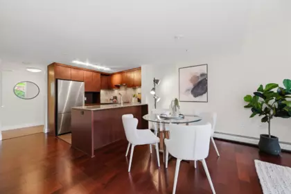 205 158 W 13th Street, North Vancouver, BC, North Vancouver — Apartment/Condo for sale