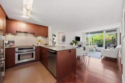 205 158 W 13th Street, North Vancouver, BC, North Vancouver — Apartment/Condo for sale