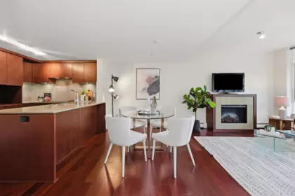 205 158 W 13th Street, North Vancouver, BC, North Vancouver — Apartment/Condo for sale