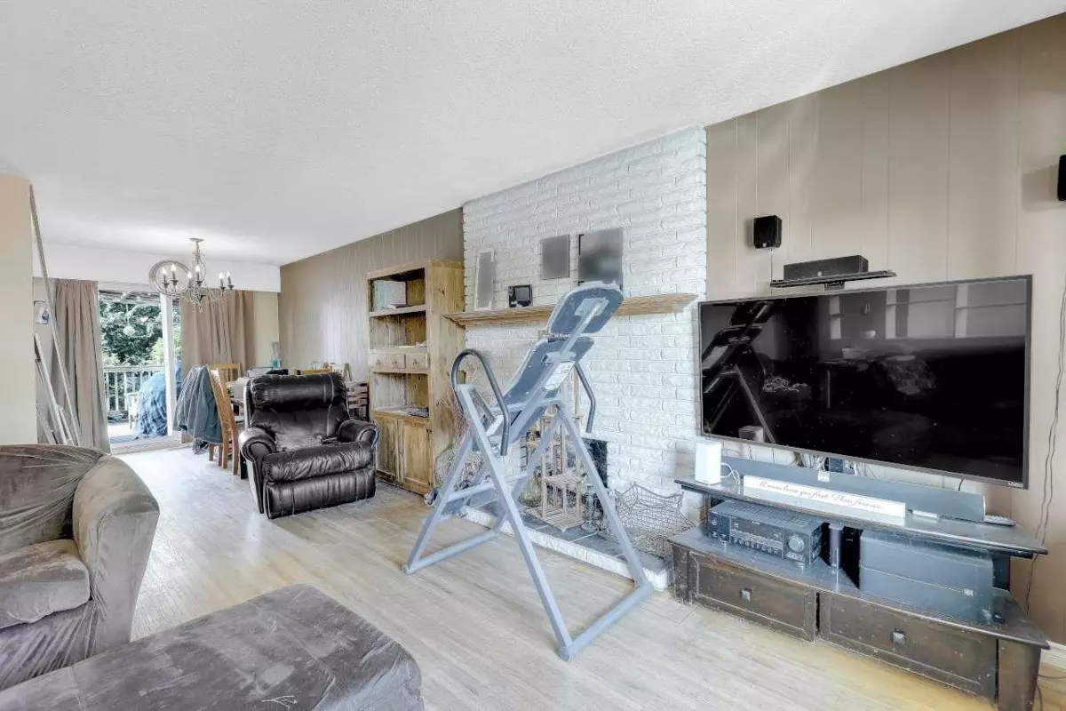 Family Room Photo of 15041 Peacock Place, Surrey, BC