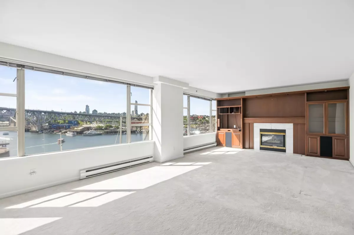 Living Room Photo of 502 1012 Beach Avenue, Vancouver, BC