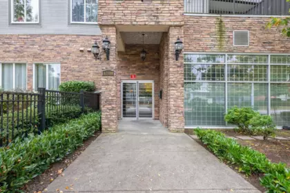 Mudroom Photo of 311 12088 75a Avenue, Surrey, BC