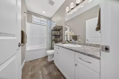 Hallway Photo of 45386 Spadina Avenue, Chilliwack, BC
