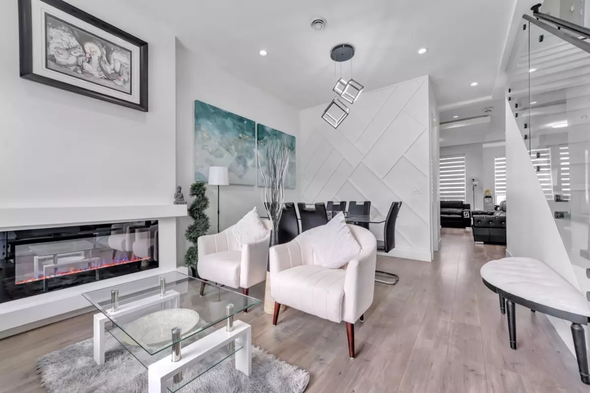 Living Room Photo of 14745 62 Avenue, Surrey, BC