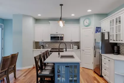 Kitchen Island Photo of 24330 100b Avenue, Maple Ridge, BC