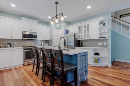 Kitchen Photo of 24330 100b Avenue, Maple Ridge, BC