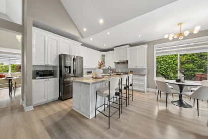 Kitchen Island Photo of 15460 36a Avenue, Surrey, BC