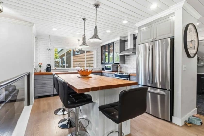 Kitchen Island Photo of 16127 8 Avenue, Surrey, BC