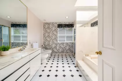 Guest Bathroom Photo of 116 Ravine Drive, Port Moody, BC