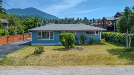 40356 Hood Road, Squamish, BC, Squamish — Single Family Residence for sale