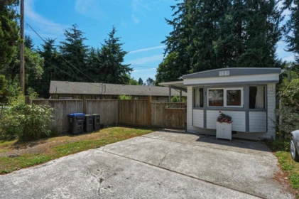 Dining Area Photo of 1 4514 Sunshine Coast Highway, Sechelt, BC