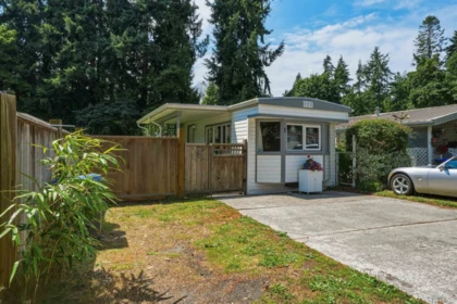 Kitchen Photo of 1 4514 Sunshine Coast Highway, Sechelt, BC