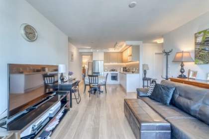 Kitchen Island Photo of 1904 525 Foster Avenue, Coquitlam, BC