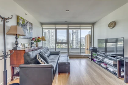1904 525 Foster Avenue, Coquitlam, BC, Coquitlam — Apartment/Condo for sale