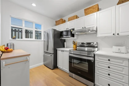 Breakfast Nook Photo of 1 8581 Jellicoe Street, Vancouver, BC