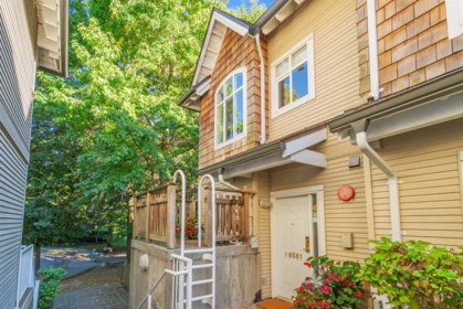 Kitchen Photo of 1 8581 Jellicoe Street, Vancouver, BC