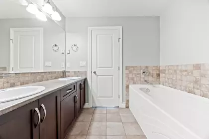 Primary Bathroom Photo of 201 20286 53a Avenue, Langley, BC