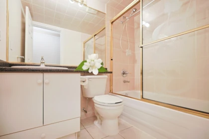 Powder Room Photo of 6915 Dumfries Street, Vancouver, BC