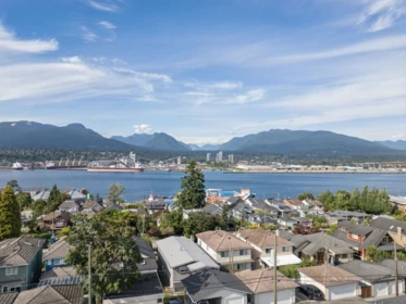 2 2815 Trinity Street, Vancouver, BC, Vancouver — Half Duplex for sale