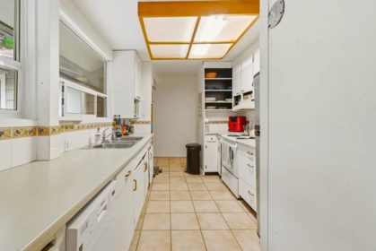 Kitchen Island Photo of 1463 Avonlynn Crescent, North Vancouver, BC