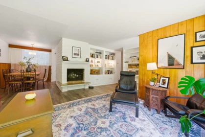 Primary Bedroom Photo of 1463 Avonlynn Crescent, North Vancouver, BC