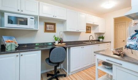102 15020 North Bluff Road, White Rock, BC, White Rock — Apartment/Condo for sale