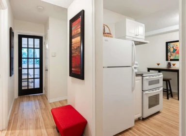 Mudroom Photo of 102 15020 North Bluff Road, White Rock, BC