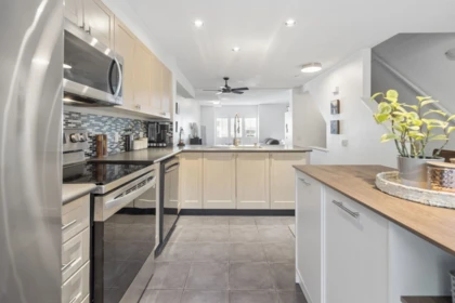 Kitchen Photo of 37 15168 36 Avenue, Surrey, BC