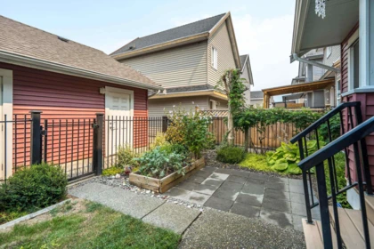 Backyard Photo of D2 19319 72 Avenue, Surrey, BC