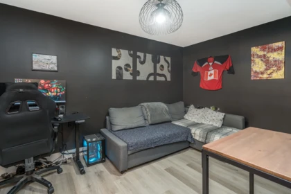 Hallway Photo of D2 19319 72 Avenue, Surrey, BC