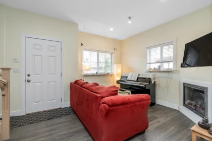 Kitchen Photo of D2 19319 72 Avenue, Surrey, BC