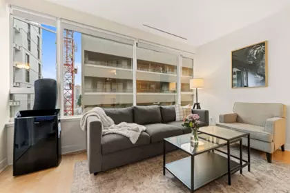 Dining Area Photo of 808 1177 Hornby Street, Vancouver, BC