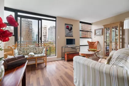 Family Room Photo of 306 1688 Robson Street, Vancouver, BC