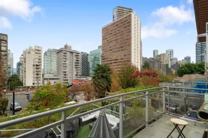 Kitchen Island Photo of 306 1688 Robson Street, Vancouver, BC