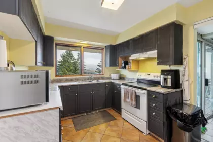 Kitchen Photo of 556 Ballantree Road, West Vancouver, BC