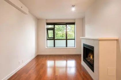 Kitchen Island Photo of 201 538 Smithe Street, Vancouver, BC