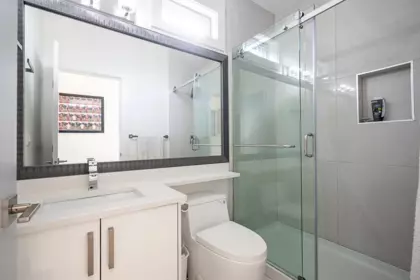 Hallway Photo of 16177 89a Avenue, Surrey, BC
