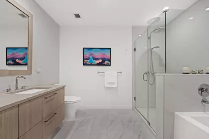 Entry Foyer Photo of 208 707 E 3 Street, North Vancouver, BC