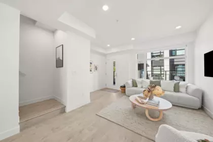 Family Room Photo of 225 1010 W 47th Avenue, Vancouver, BC
