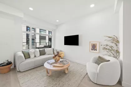Living Room Photo of 225 1010 W 47th Avenue, Vancouver, BC