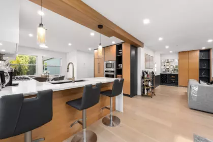 Kitchen Photo of 11 2425 Edgemont Boulevard, North Vancouver, BC