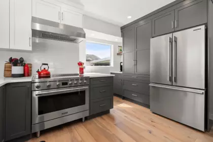 Kitchen Photo of 5892 Glendale Drive, Chilliwack, BC