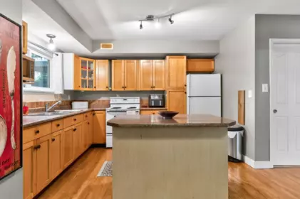 Kitchen Island Photo of 1 808 Ramona Place, Harrison Hot Springs, BC