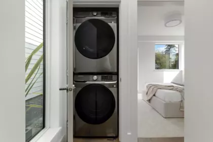 Guest Bathroom Photo of 1 328 W 14th Street, North Vancouver, BC